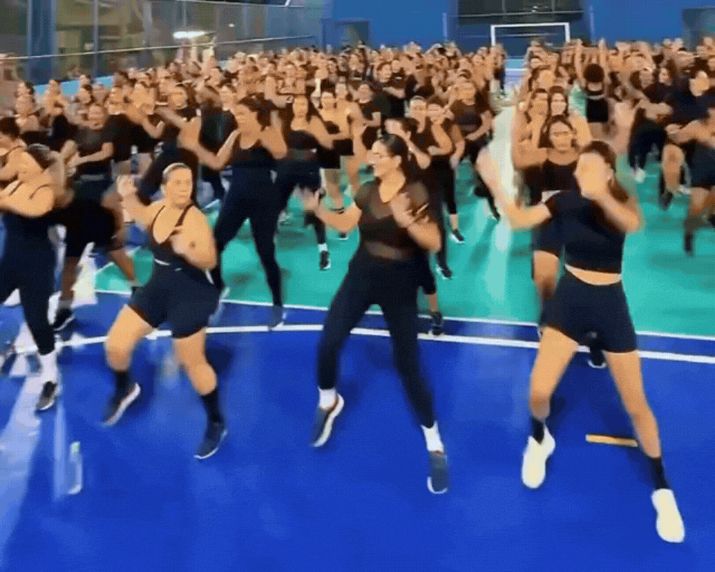 Aula de Aeróbica Power no studio feminino em Nossa Senhora do Socorro, SE